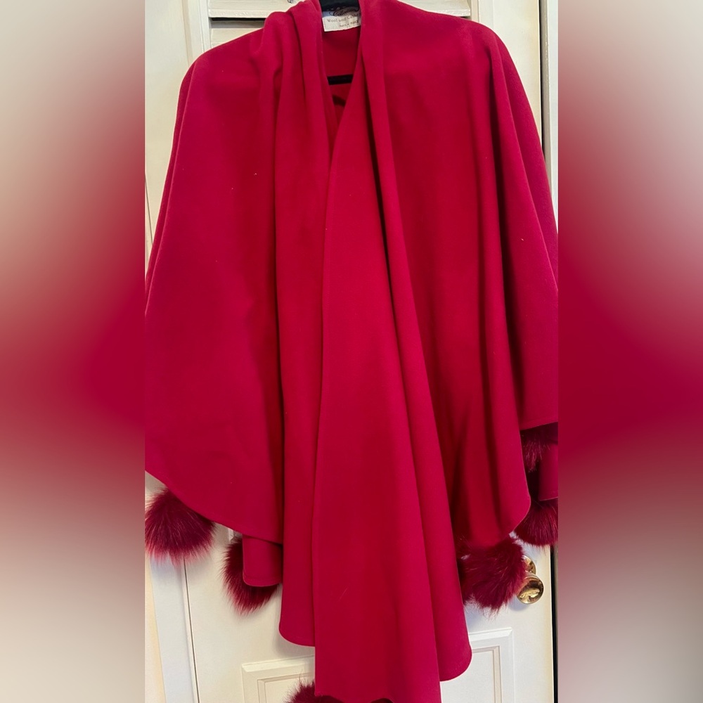 Olsy Wool/Cashemere
Cloak /Cape/Shawl !